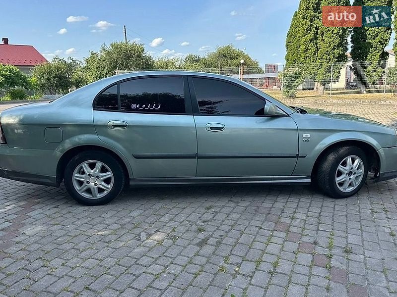 Седан Chevrolet Evanda 2005 в Буську