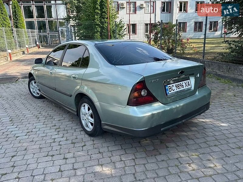 Седан Chevrolet Evanda 2005 в Буську