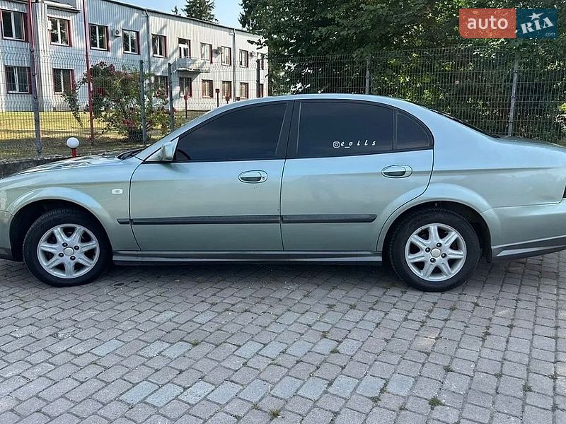 Седан Chevrolet Evanda 2005 в Буську