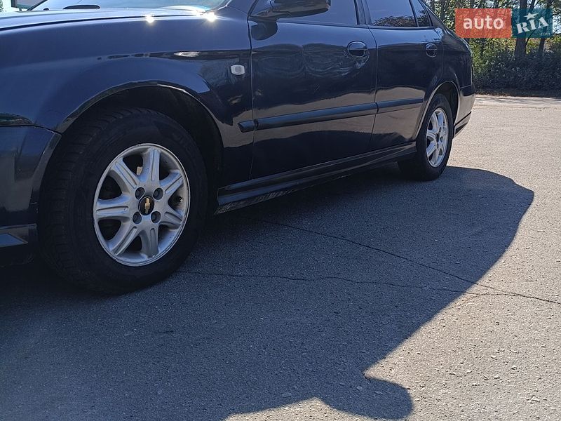 Седан Chevrolet Evanda 2005 в Каневе