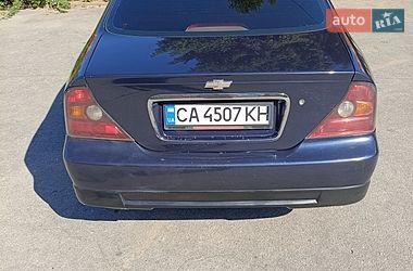 Седан Chevrolet Evanda 2005 в Каневе