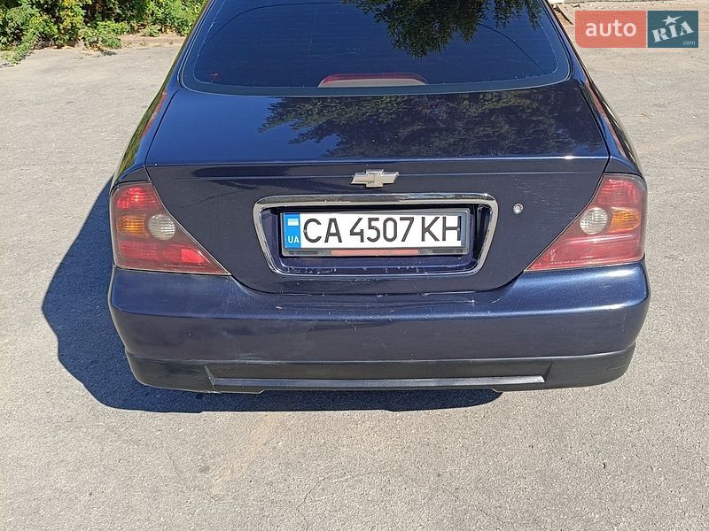 Седан Chevrolet Evanda 2005 в Каневе