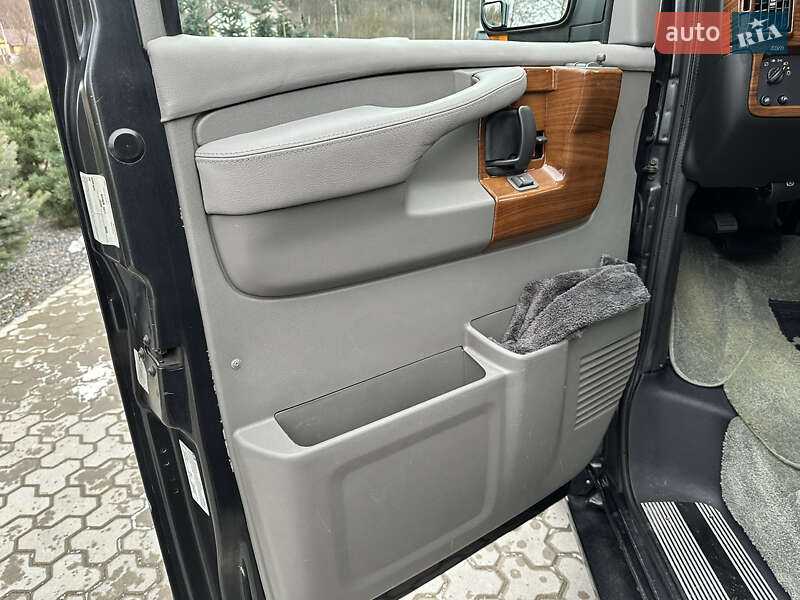Минивэн Chevrolet Express 2004 в Киеве