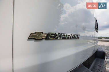 Минивэн Chevrolet Express 2018 в 