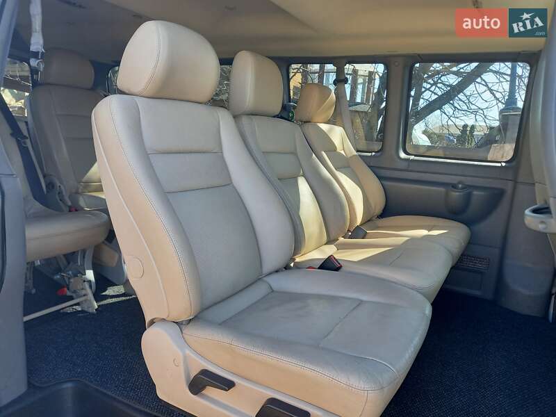 Мінівен Chevrolet Express 2017 в Долині