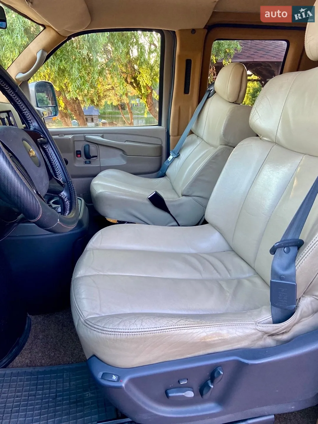 2010 Chevrolet Express - мініатюра 13