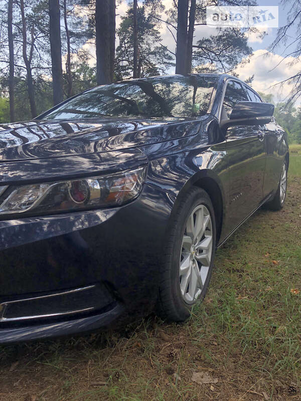 Седан Chevrolet Impala 2016 в Сумах