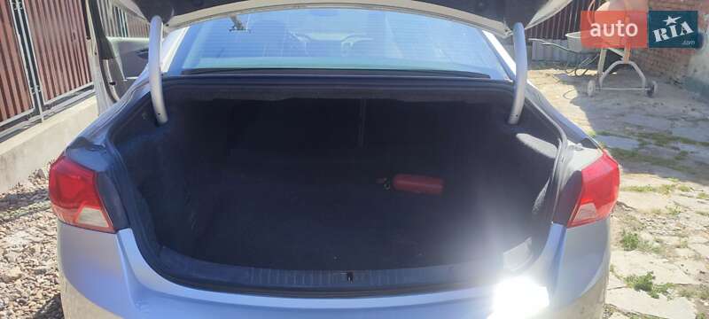 Седан Chevrolet Impala 2014 в Тернополі