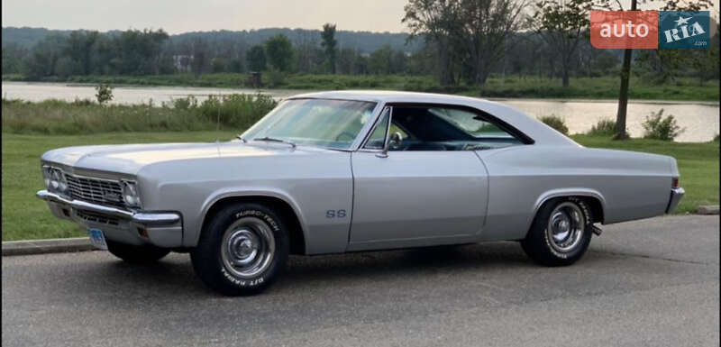 Купе Chevrolet Impala 1966 в Львові
