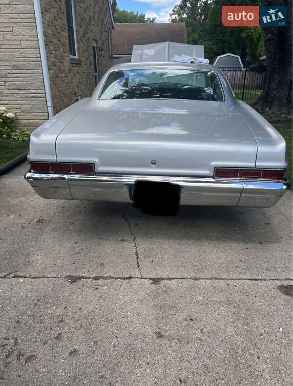 Купе Chevrolet Impala 1966 в Львові