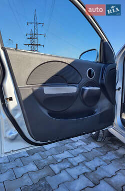 Хетчбек Chevrolet Kalos 2006 в 
