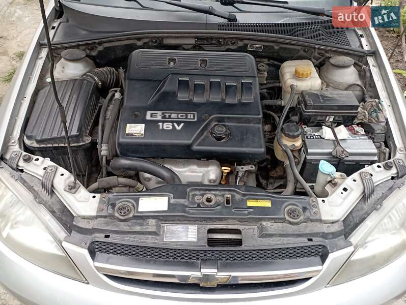 Хетчбек Chevrolet Lacetti 2004 в Кропивницькому