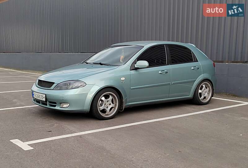 Хэтчбек Chevrolet Lacetti 2006 в Киеве