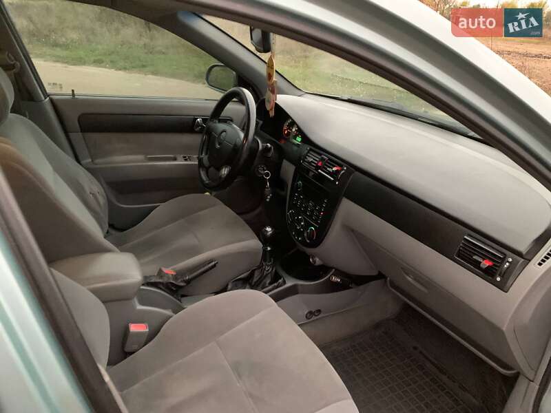 Седан Chevrolet Lacetti 2004 в Чернігові