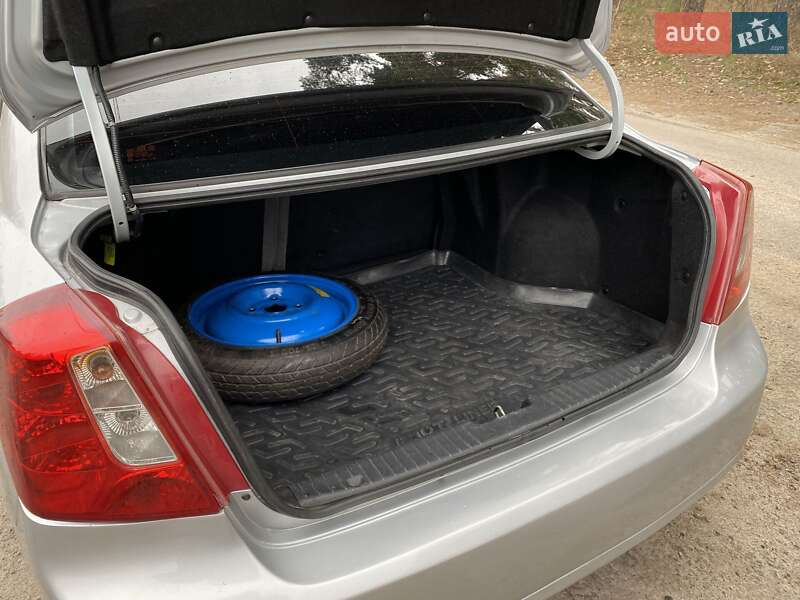 Седан Chevrolet Lacetti 2006 в Киеве