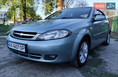 Хэтчбек Chevrolet Lacetti 2005 в 