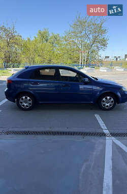Хэтчбек Chevrolet Lacetti 2005 в 