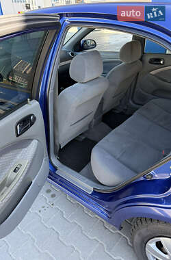 Хэтчбек Chevrolet Lacetti 2005 в 