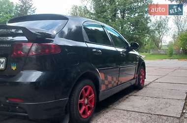 Хэтчбек Chevrolet Lacetti 2006 в 