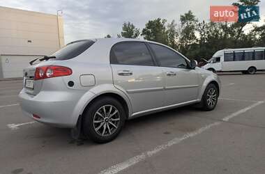 Хэтчбек Chevrolet Lacetti 2005 в 