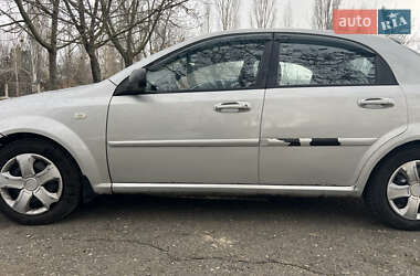 Хэтчбек Chevrolet Lacetti 2005 в 
