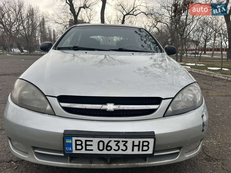 Хэтчбек Chevrolet Lacetti 2005 в 