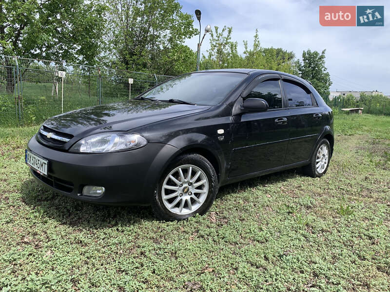 Хэтчбек Chevrolet Lacetti 2005 в 