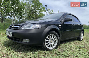 Хэтчбек Chevrolet Lacetti 2005 в 