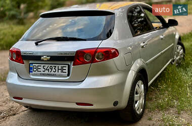 Хэтчбек Chevrolet Lacetti 2005 в 