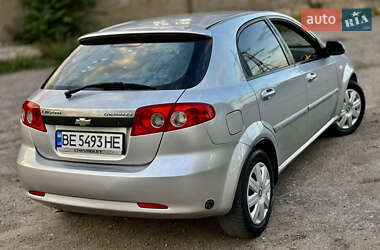 Хэтчбек Chevrolet Lacetti 2005 в 