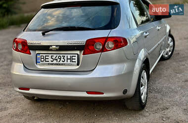 Хэтчбек Chevrolet Lacetti 2005 в 