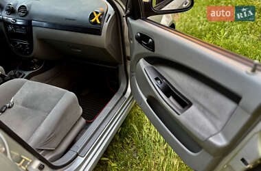 Хэтчбек Chevrolet Lacetti 2005 в 