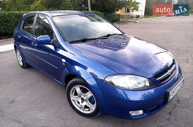 Хэтчбек Chevrolet Lacetti 2005 в 