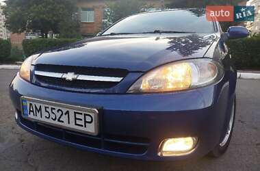 Хэтчбек Chevrolet Lacetti 2005 в 