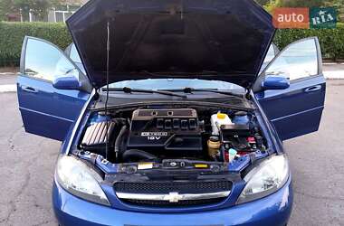 Хэтчбек Chevrolet Lacetti 2005 в 