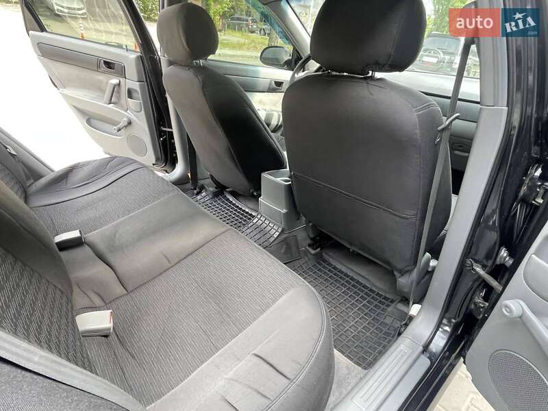 Седан Chevrolet Lacetti 2011 в Киеве