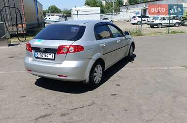 Хэтчбек Chevrolet Lacetti 2005 в 