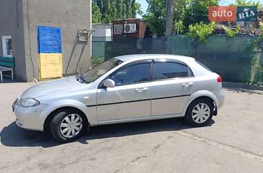 Хэтчбек Chevrolet Lacetti 2005 в 