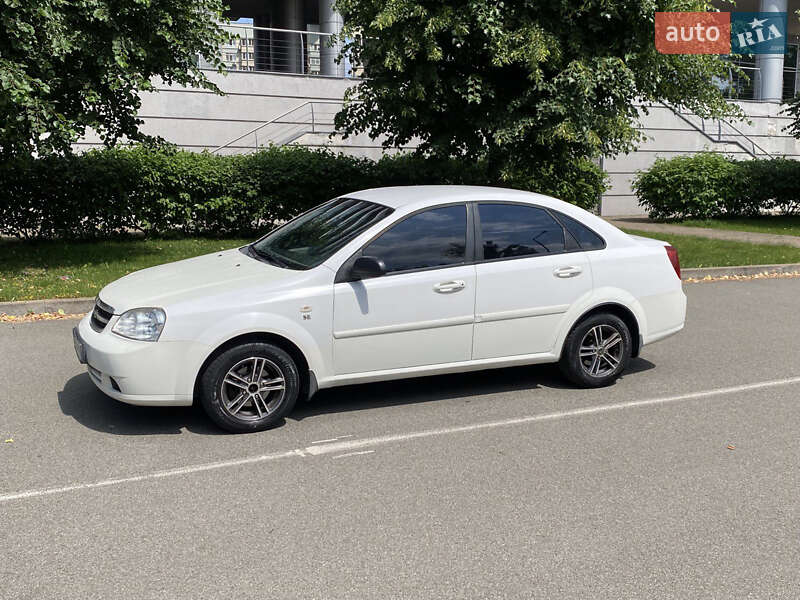 Седан Chevrolet Lacetti 2005 в Києві
