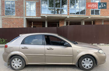 Хэтчбек Chevrolet Lacetti 2005 в 