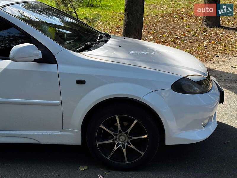 Хэтчбек Chevrolet Lacetti 2008 в Киеве фото 5 Хэтчбек Chevrolet Lacetti 2008 в Киеве