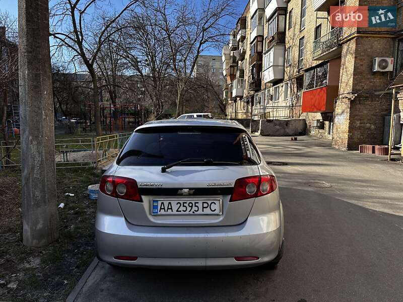 Хэтчбек Chevrolet Lacetti 2008 в Киеве
