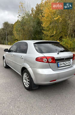 Хетчбек Chevrolet Lacetti 2009 в  фото 6 Хетчбек Chevrolet Lacetti 2009 в