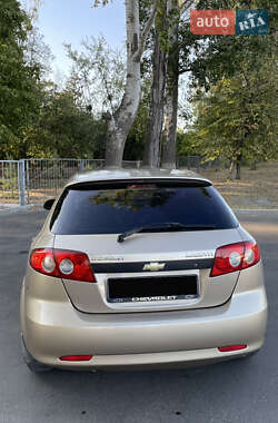Хэтчбек Chevrolet Lacetti 2006 в 