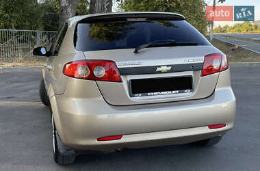 Хэтчбек Chevrolet Lacetti 2006 в 