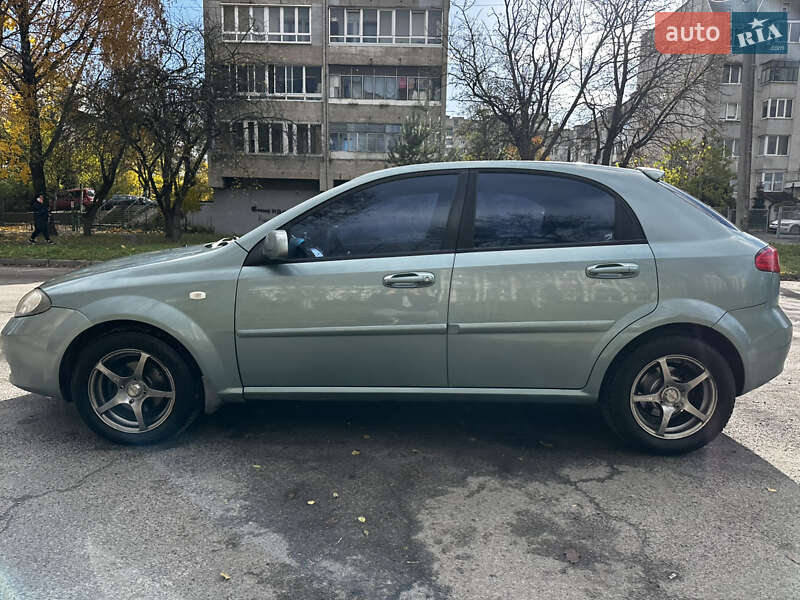 Хэтчбек Chevrolet Lacetti 2004 в Львове