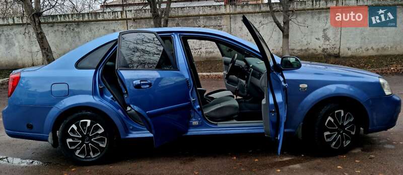 Седан Chevrolet Lacetti 2004 в Вишневому