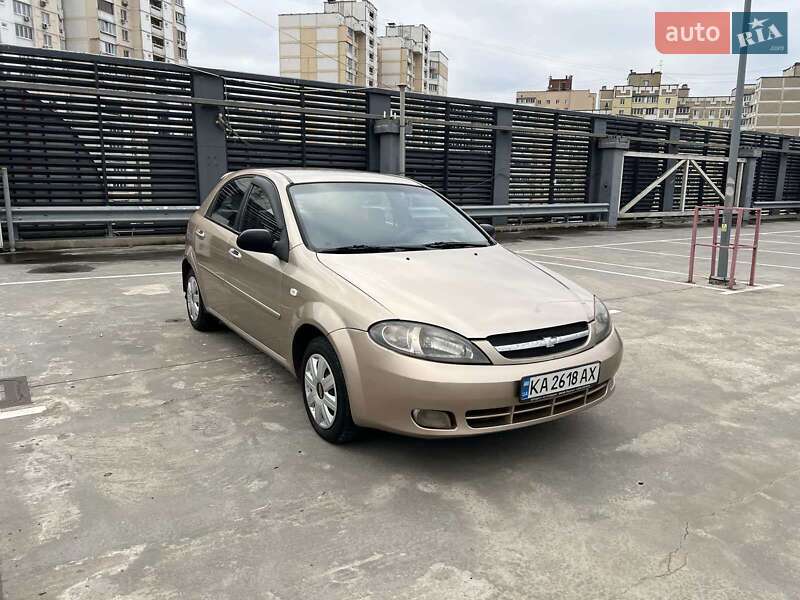 Хэтчбек Chevrolet Lacetti 2008 в Киеве