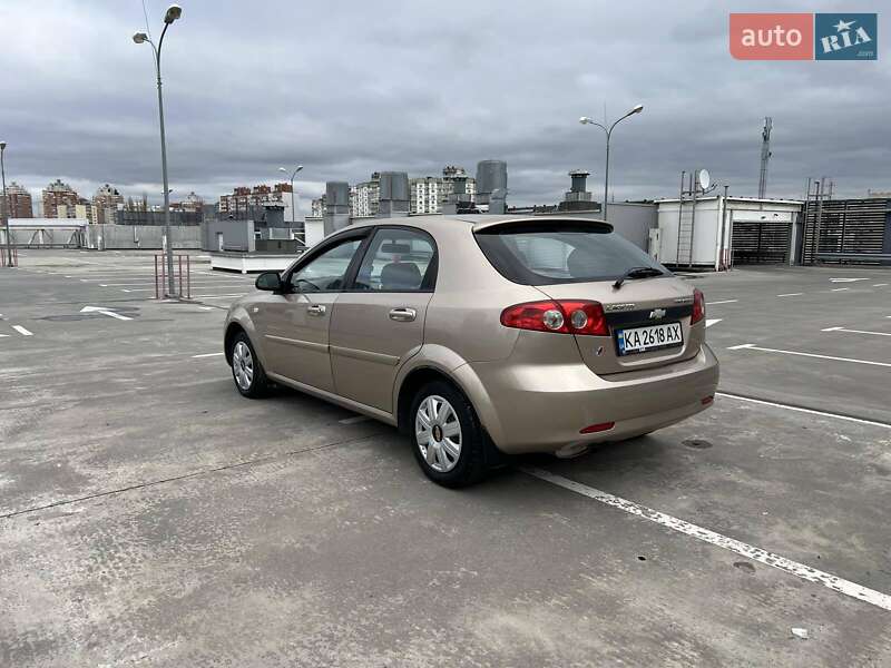 Хэтчбек Chevrolet Lacetti 2008 в Киеве