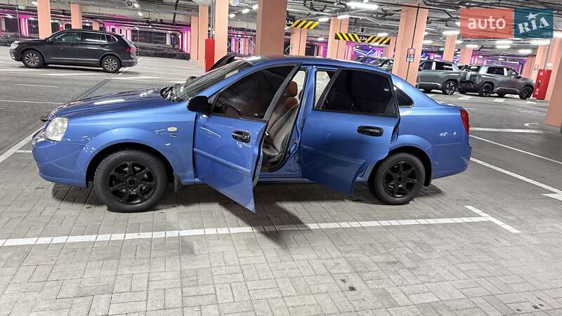 Седан Chevrolet Lacetti 2005 в Киеве
